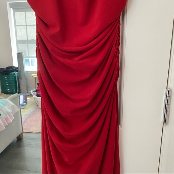 Gorgeous sexy red Laundry by Shelli Segal gown, stretchy and ruched, prom dress - Picture 4 of 5